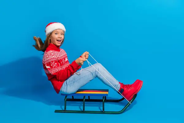 Full Längd Foto Överlycklig Upphetsad Tonåring Flicka Bära Jumper Santa — Stockfoto