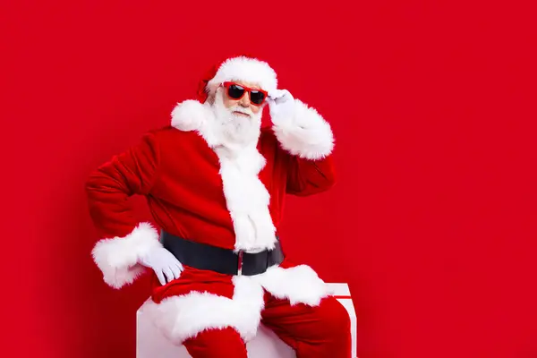 Φωτογραφία Του Funky Ωραίο Ανώτερος Άνθρωπος Santa Claus Ντυμένοι Παραδοσιακά — Φωτογραφία Αρχείου