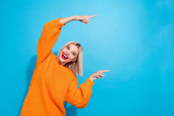 Portrait Impressed Woman Bob Hair Dressed Knitwear Sweater Indicaiting Promo — Stock Photo, Image