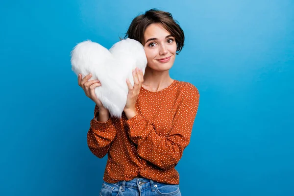 Photo Portrait Attractive Young Woman Hold White Fluffy Pillow Dressed — Stock Photo, Image