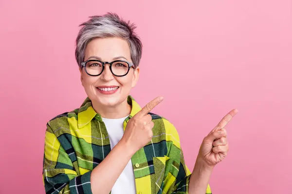 Portrait Toothy Beaming Person Gray Hairdo Dressed Plaid Shirt Indicating — Stock Photo, Image