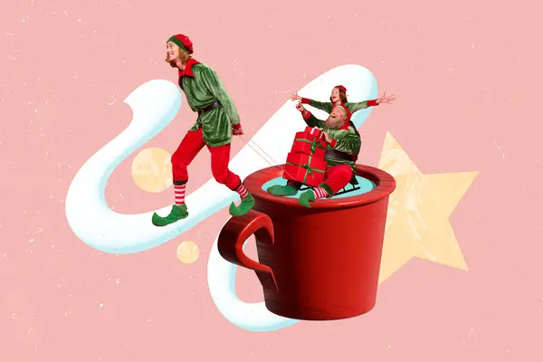 Tvůrčí Trend Koláž Legrační Elfové Rodinné Sáně Dárky Dodání Káva — Stock fotografie