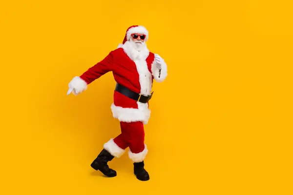 Photo Pleine Grandeur Vieux Père Noël Heureux Bonne Humeur Dansant — Photo