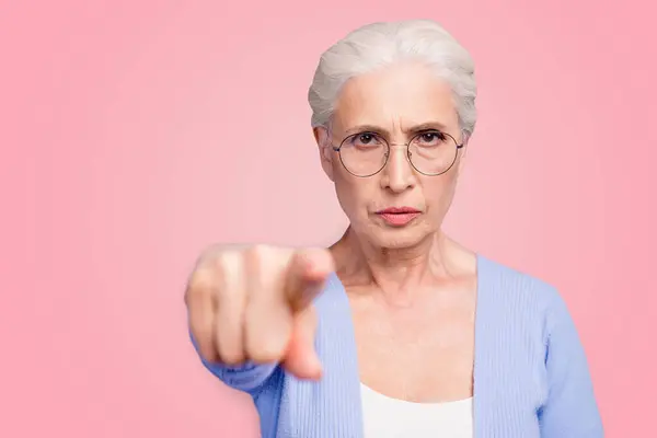 Portrait Beautiful Angry Gray Haired Old Lady Wearing Casual Pointing — Stock Photo, Image