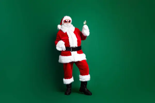 Volledige Lengte Foto Van Opgewonden Vrolijke Kerstman Gekleed Rood Kostuum — Stockfoto