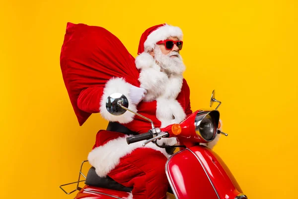Havalı Sakallı Noel Baba Nicholas Fotoğrafı Dedem Motosiklete Biniyor Sarı — Stok fotoğraf