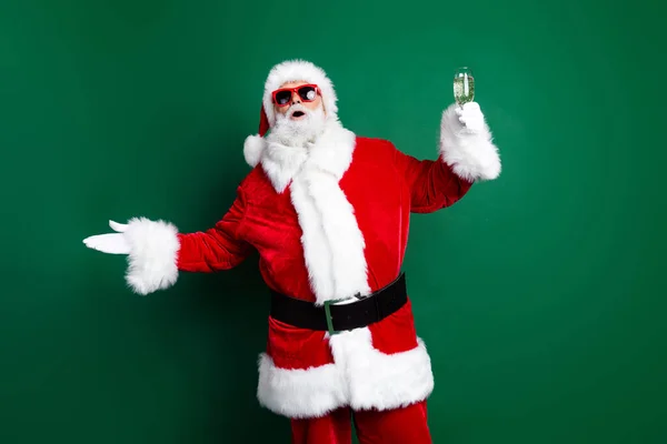 Foto Eccitato Buon Umore Babbo Natale Vestito Costume Rosso Dicendo — Foto Stock