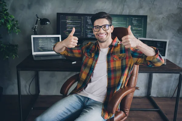 Portrait Successful Developer Sit Chair Hands Fingers Demonstrate Thumb Approval — Stock Photo, Image