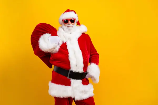 Bilde Munter Eksentrisk Alderen Santa Hold Julen Festlig Presenterer Bag – stockfoto