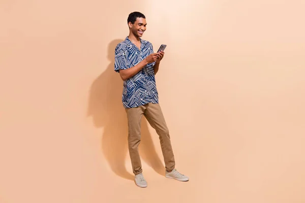 Full Length Photo Positive Cheerful Guy Dressed Print Shirt Texting — Stock Photo, Image