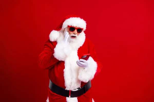 Ritratto Babbo Natale Positivo Stupito Occhiali Sole Che Fissa Vendita — Foto Stock
