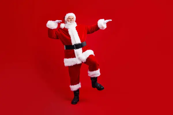 Foto Completa Allegro Positivo Funky Babbo Natale Celebrando Natale Evento — Foto Stock