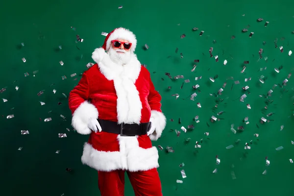 Foto Divertente Fresco Babbo Natale Vestito Costume Rosso Godendo Nuovo — Foto Stock