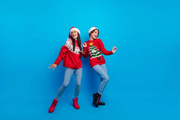 Foto Voller Länge Von Entzückenden Süßen Frauen Weihnachtsmann Elfen Tragen — Stockfoto