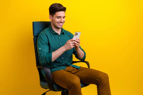 Photo Cheerful Attractive Man Wear Trendy Clothes Sitting Armchair Writing — Stock Photo, Image