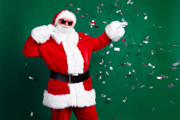 Foto Fresco Positivo Babbo Natale Vestito Costume Rosso Divertirsi Festa — Foto Stock