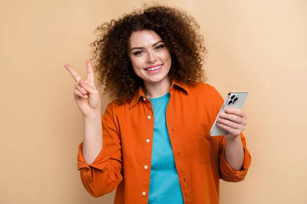Photo Portrait Lovely Young Lady Hold Gadget Show Sign Wear — Stock Photo, Image