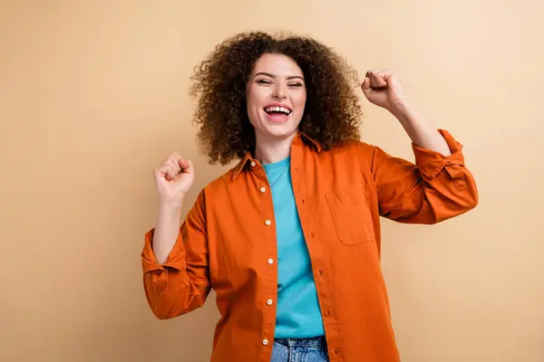 Foto Gadis Mood Yang Puas Positif Mengenakan Pakaian Oranye Tarian — Stok Foto