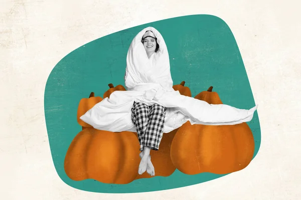 Композитная Иллюстрация Творческий Фотоколлаж Хорошего Настроения Сонная Женщина Покрытое Одеяло — стоковое фото