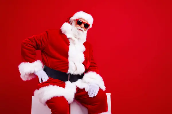 Foto Buon Umore Funky Nonno Costume Babbo Natale Occhiali Sedersi — Foto Stock