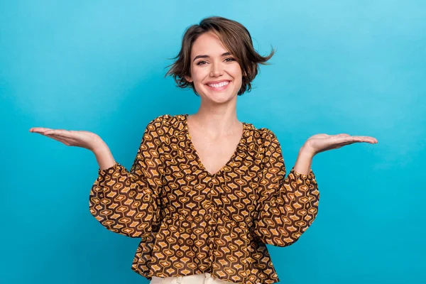 Photo Charming Young Woman Hold Two Hands Balance Alternative Two — Stock Photo, Image