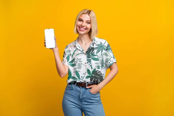 Photo Pretty Positive Woman Dressed Print Shirt Rising Apple Samsung — Stock Photo, Image