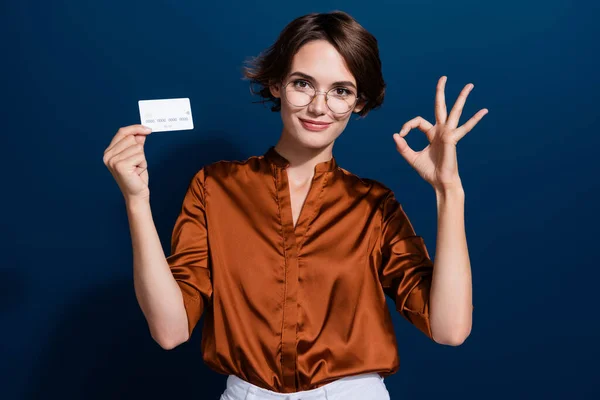 Photo Attractive Charming Satisfied Lady Office Worker Hand Show Okey — Stock Photo, Image