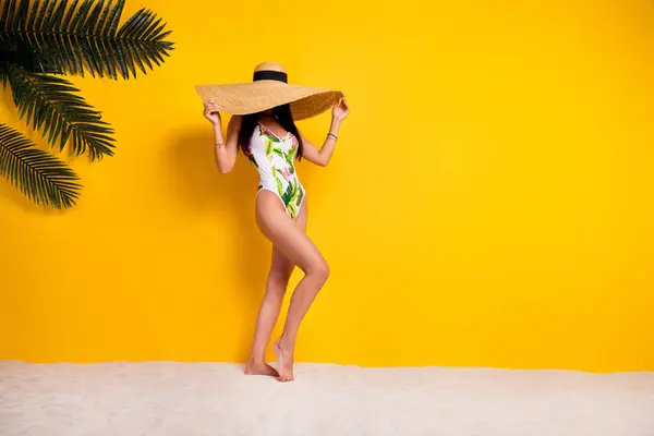 Voller Länge Foto Von Funky Sexy Mädchen Gekleidet Body Kopfbedeckung — Stockfoto