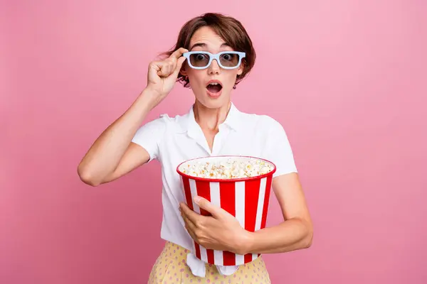 Photo Impressed Speechless Girl Dressed White Shirt Touch Glasses Popcorn — Stock Photo, Image