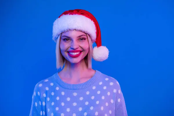 Portret Van Vrolijk Mooi Meisje Tand Glimlach Genieten Nieuwjaar Gelegenheid — Stockfoto