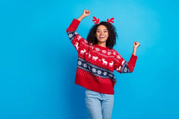 Porträt Eines Jungen Mädchens Feiert Stechpalme Weihnachtsfeier Trägt Hirschhörner Mit — Stockfoto