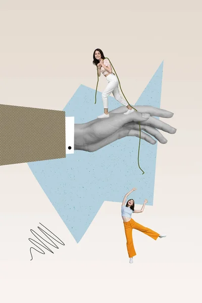 Imagem Vertical Metáfora Ilustração Colagem Uma Menina Tentar Resgatar Outra — Fotografia de Stock