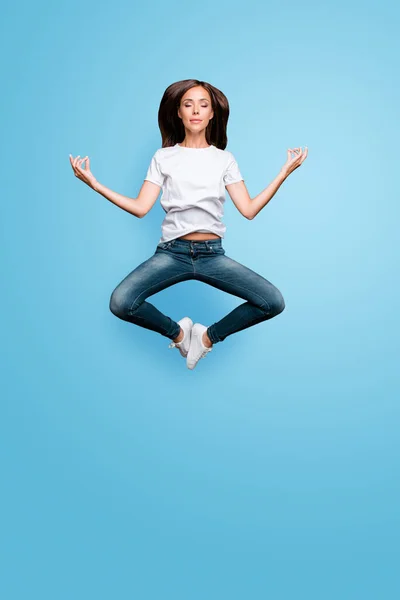 Young Brunett Female Practicing Yoga Levitate Air Calm Girl Jumping — Stock Photo, Image
