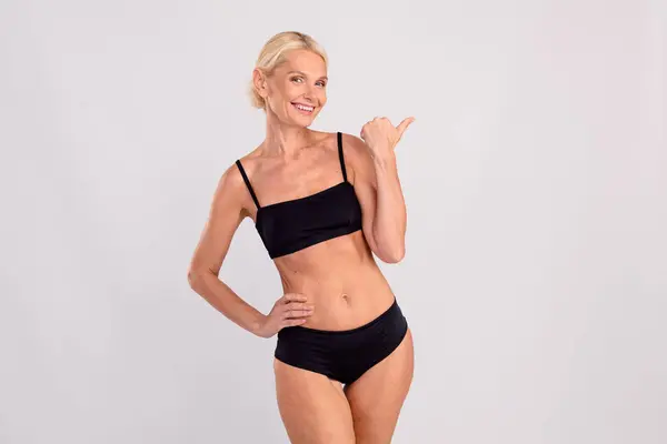 Photo Happy Mature Model Sportive Fit Bodycadre Lady Posing Direct — Stock Photo, Image