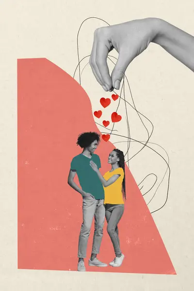 垂直拼贴创意海报黑色白色滤镜素描画可爱的年轻夫妇微笑触摸心软米色背景 — 图库照片