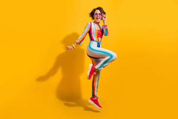 Foto Chica Loca Saltando Disfrutando Ocasión Evento Aislado Color Brillante — Foto de Stock