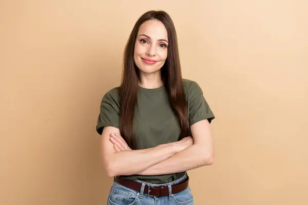 Porträt Einer Selbstbewusst Lächelnden Verkäuferin Khakifarbenen Shirt Die Während Der — Stockfoto