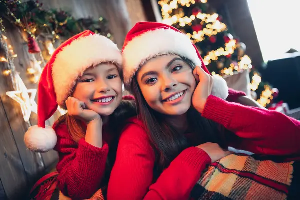 Photo Adorable Dreamy Little Siblings Dressed Ugly Print Christmas Sweaters — Stock Photo, Image