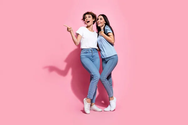 Full Body Size Photo Cadre Funny Two Sisters Surprised Reaction — Stock Photo, Image
