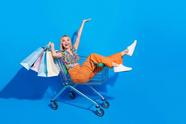 Photo Stylish Girl Fast Riding Trolley Hold Shopping Bags Palm — Stock Photo, Image