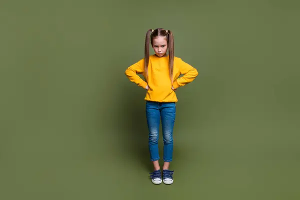Ganzes Foto Von Strengen Kleinen Kind Mit Frack Gekleidet Gelben — Stockfoto