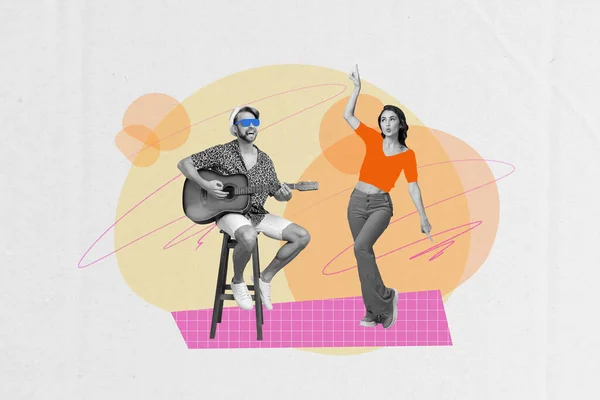 2つの黒い白い色のコラージュ映像 人々は背景を描くことによって隔離される椅子演劇ギターの歌ポイント指を踊ります — ストック写真