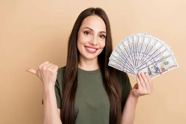 Foto Von Glücklichen Gewinner Casino Lotterie Mädchen Halten Jackpot Geld — Stockfoto