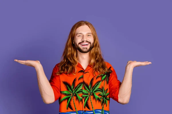 Portrait Cheerful Man Ginger Hairdo Wear Stylish Shirt Introduce Products — Stock Photo, Image
