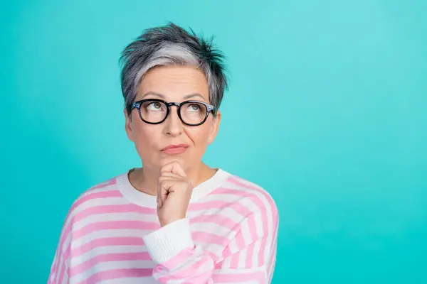 Photo Clever Uncertain Lady Wear Striped Sweater Spectacles Arm Hand — Stock Photo, Image