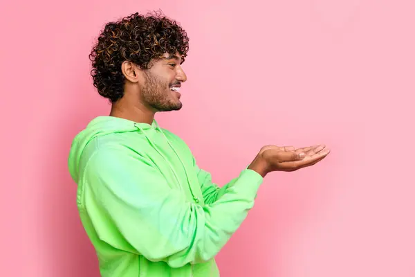 Photo Profil Latéral Joyeux Jeune Homme Sweat Shirt Vert Tenant — Photo