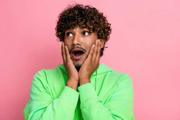 Photo Impressed Speechless Curly Funny Indian Man Green Sweatshirt Touch — Stock Photo, Image