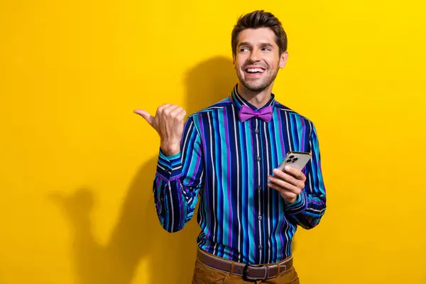 Photo Nice Man Dressed Striped Shirt Hold Smartphone Look Directing — Stock Photo, Image