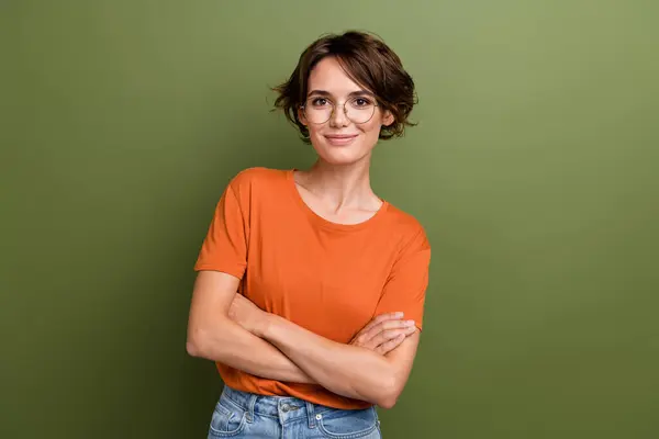 Photo young confident woman bob brown hair folded hands wear orange t shirt informal office dress code isolated on khaki color background.