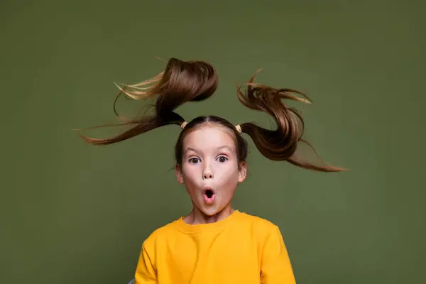 Photo Astonished Little Schoolgirl Fluttering Ponytails Wear Yellow Pullover Staring — Stock Photo, Image